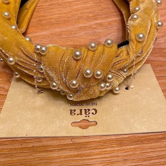 Cara New York Gold Velvet and White Pearls Wide Knot Top Headband. - Picture 2 of 5